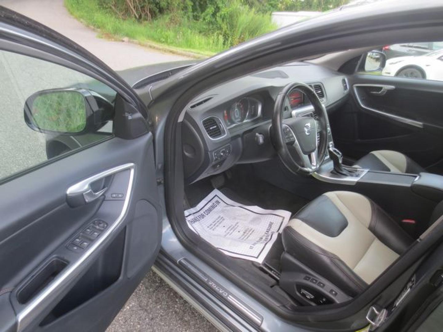 2016 Gray /Gray Volvo V60 Cross Country T5 Platinum (YV4612UM6G2) with an 2.5L L5 DOHC 20V engine, Automatic transmission, located at 270 US Route 6, Mahopac, NY, 10541, (845) 621-0895, 41.349022, -73.755280- Photo#6