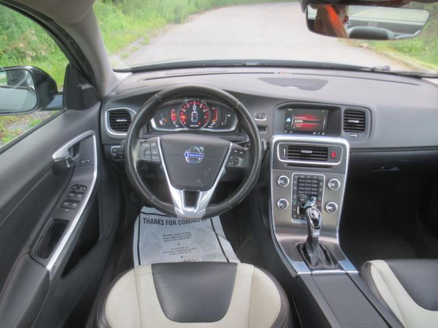 2016 Gray /Gray Volvo V60 Cross Country T5 Platinum (YV4612UM6G2) with an 2.5L L5 DOHC 20V engine, Automatic transmission, located at 270 US Route 6, Mahopac, NY, 10541, (845) 621-0895, 41.349022, -73.755280- Photo#8
