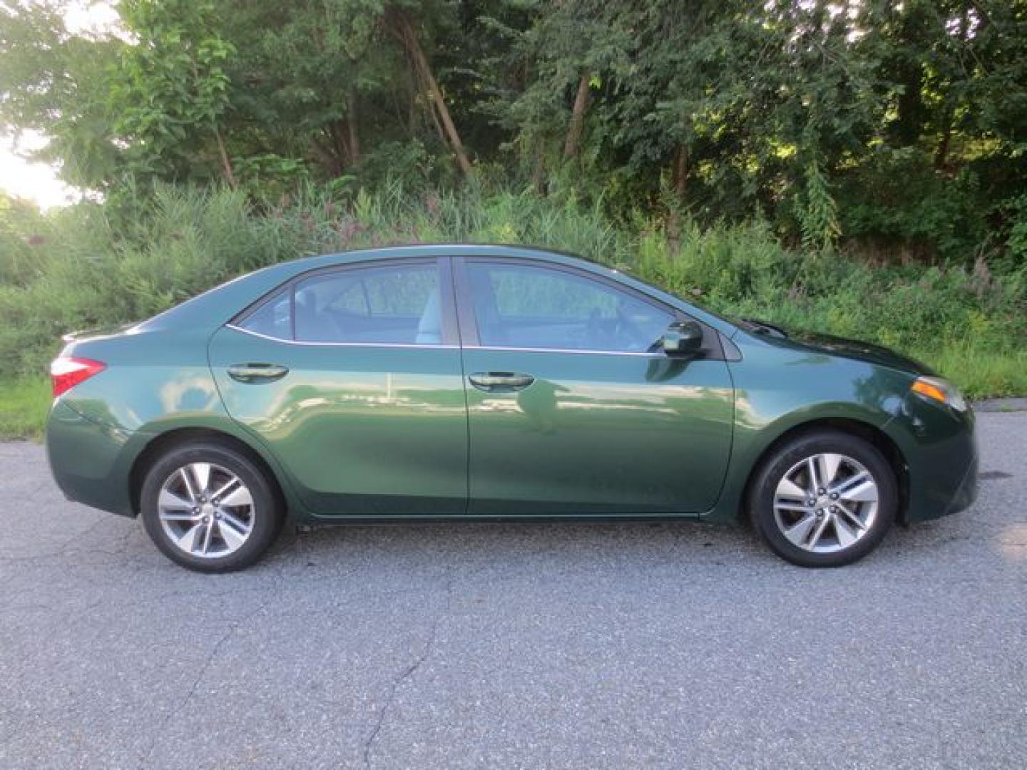 2014 Green /Gray Toyota Corolla LE ECO PLUS (2T1BPRHE4EC) with an 1.8L L4 DOHC 16V engine, Automatic transmission, located at 270 US Route 6, Mahopac, NY, 10541, (845) 621-0895, 41.349022, -73.755280- Photo#11