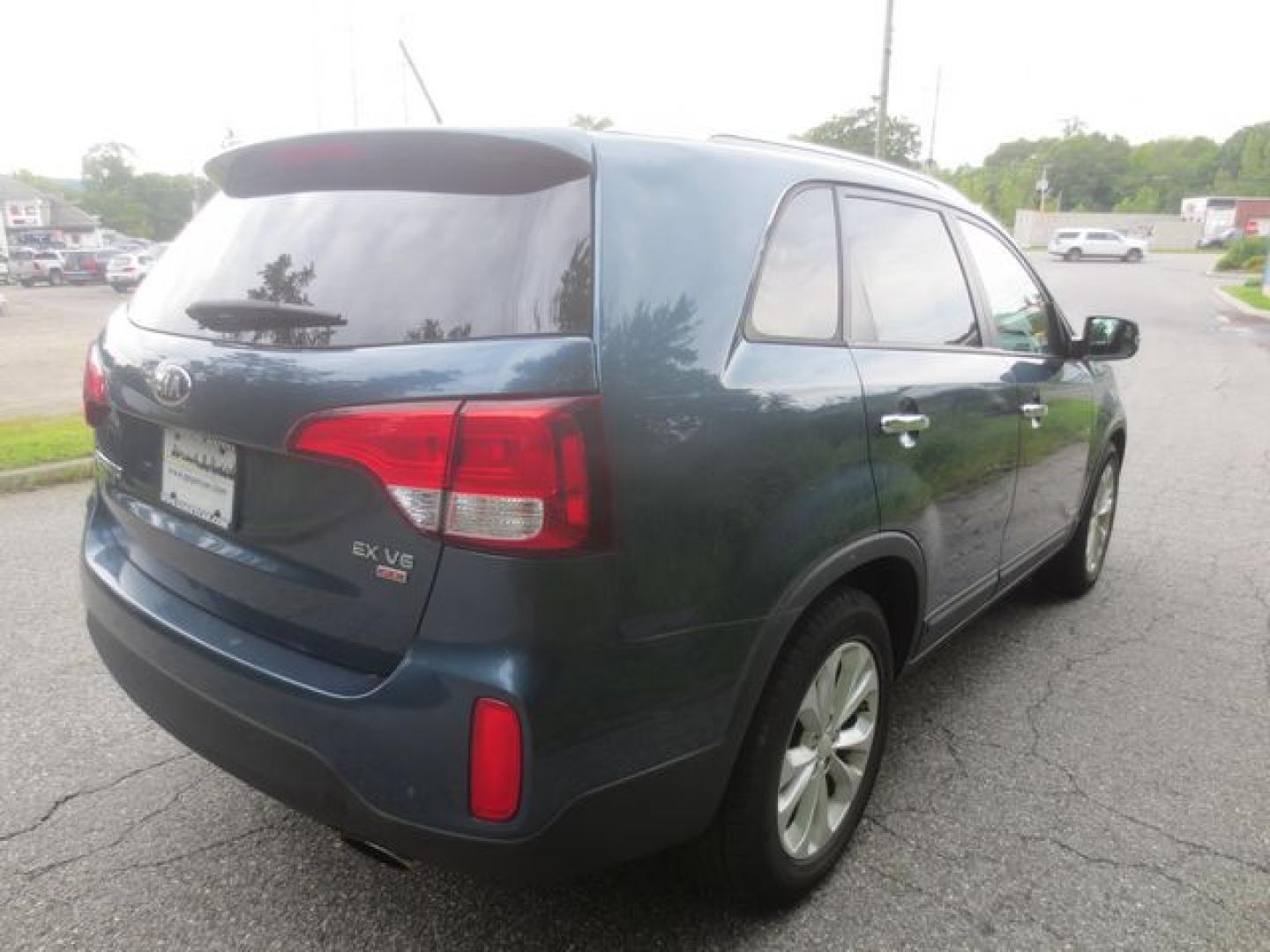 2014 Black /Black Kia Sorento EX (5XYKUDA72EG) with an 3.3L V6 DOHC 24V engine, Automatic transmission, located at 270 US Route 6, Mahopac, NY, 10541, (845) 621-0895, 41.349022, -73.755280- Photo#1
