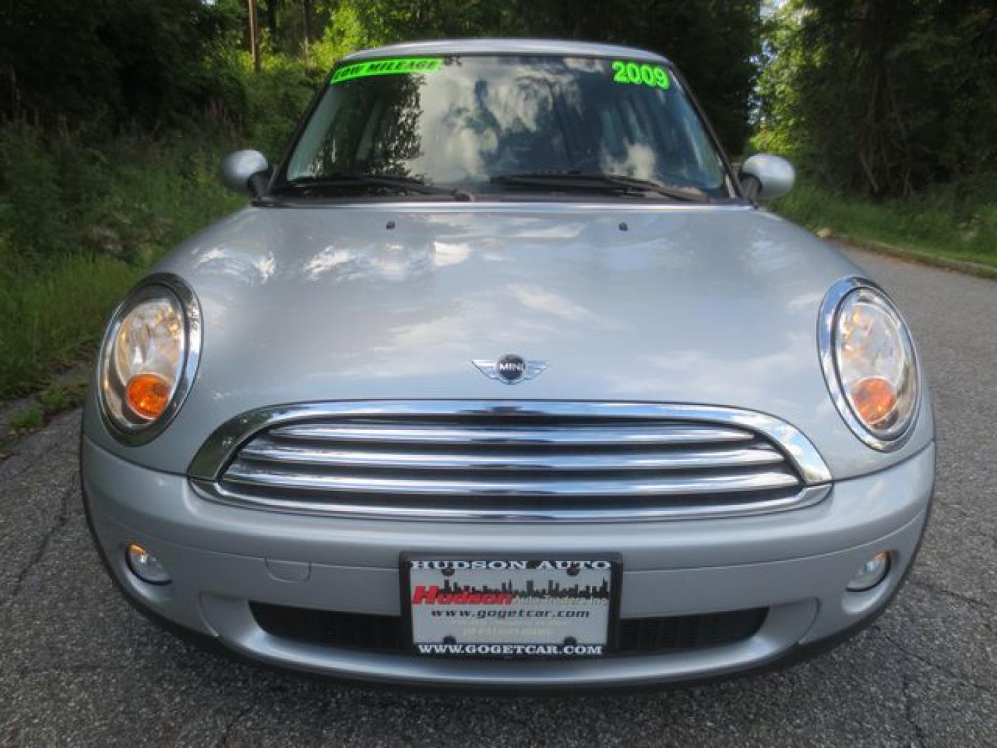 2009 Silver /Gray Mini Cooper Base (WMWMF33529T) with an 1.6L L4 DOHC 16V engine, Automatic transmission, located at 270 US Route 6, Mahopac, NY, 10541, (845) 621-0895, 41.349022, -73.755280- Photo#2