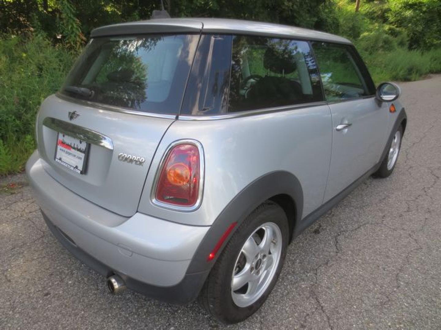 2009 Silver /Gray Mini Cooper Base (WMWMF33529T) with an 1.6L L4 DOHC 16V engine, Automatic transmission, located at 270 US Route 6, Mahopac, NY, 10541, (845) 621-0895, 41.349022, -73.755280- Photo#3