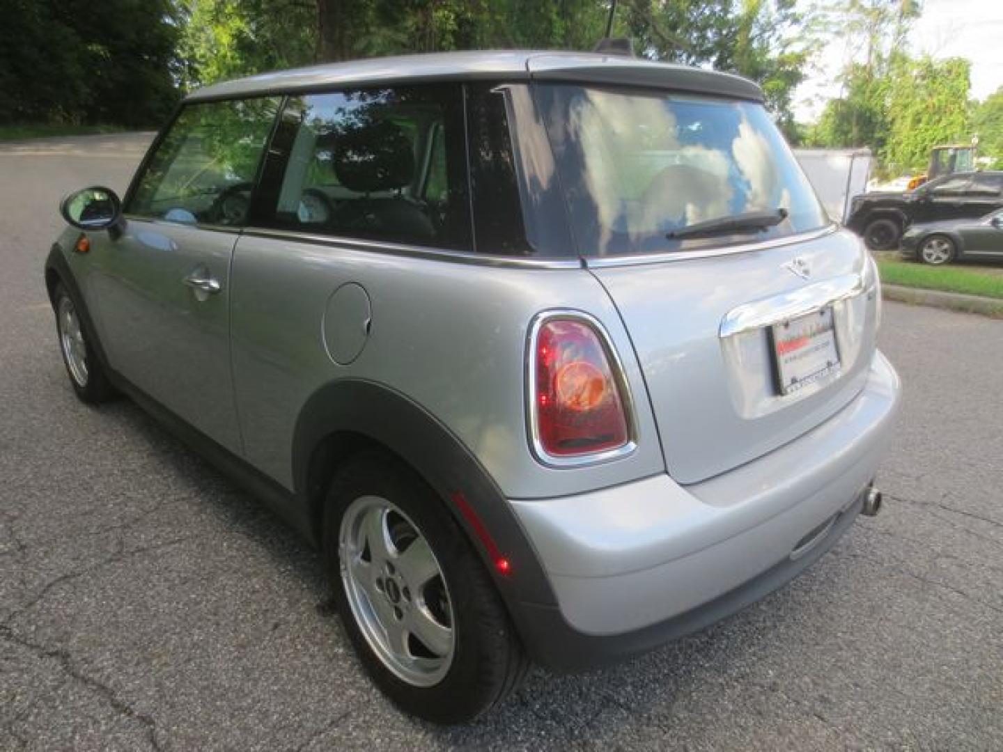 2009 Silver /Gray Mini Cooper Base (WMWMF33529T) with an 1.6L L4 DOHC 16V engine, Automatic transmission, located at 270 US Route 6, Mahopac, NY, 10541, (845) 621-0895, 41.349022, -73.755280- Photo#4