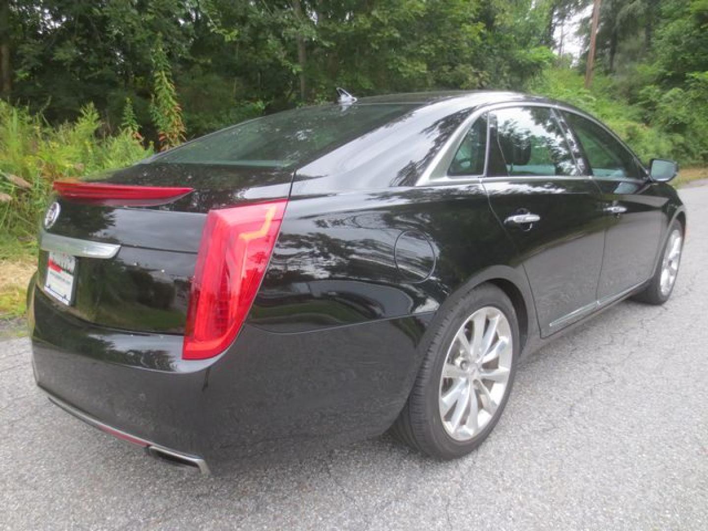 2014 Black /Black Cadillac XTS Luxury (2G61N5S39E9) with an 3.6L V6 DOHC 24V engine, 6-Speed Automatic transmission, located at 270 US Route 6, Mahopac, NY, 10541, (845) 621-0895, 41.349022, -73.755280- Photo#3