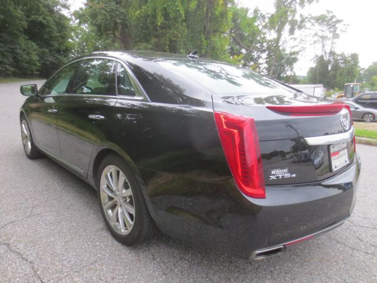 2014 Black /Black Cadillac XTS Luxury (2G61N5S39E9) with an 3.6L V6 DOHC 24V engine, 6-Speed Automatic transmission, located at 270 US Route 6, Mahopac, NY, 10541, (845) 621-0895, 41.349022, -73.755280- Photo#4
