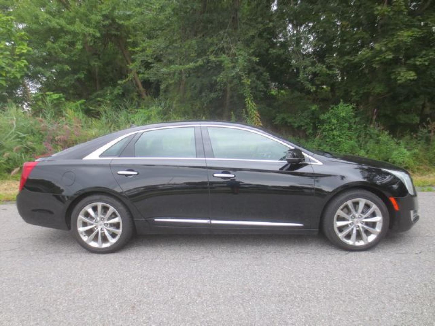 2014 Black /Black Cadillac XTS Luxury (2G61N5S39E9) with an 3.6L V6 DOHC 24V engine, 6-Speed Automatic transmission, located at 270 US Route 6, Mahopac, NY, 10541, (845) 621-0895, 41.349022, -73.755280- Photo#10