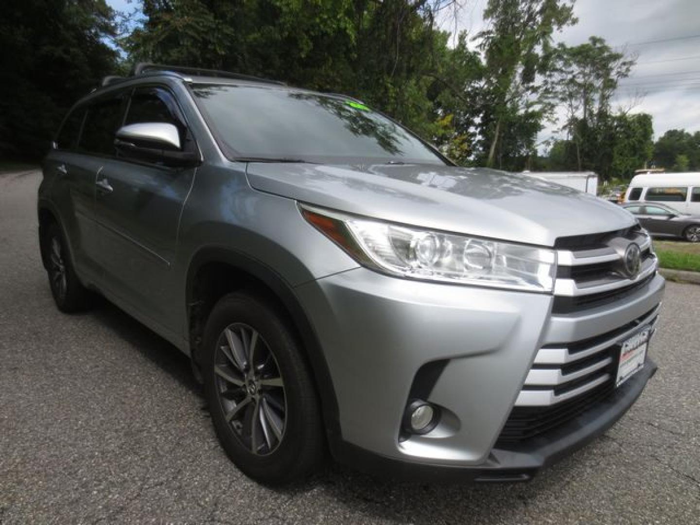 2017 Silver /Black Toyota Highlander XLE (5TDJZRFH5HS) with an 3.5L V6 DOHC 24V engine, Automatic transmission, located at 270 US Route 6, Mahopac, NY, 10541, (845) 621-0895, 41.349022, -73.755280- Photo#1