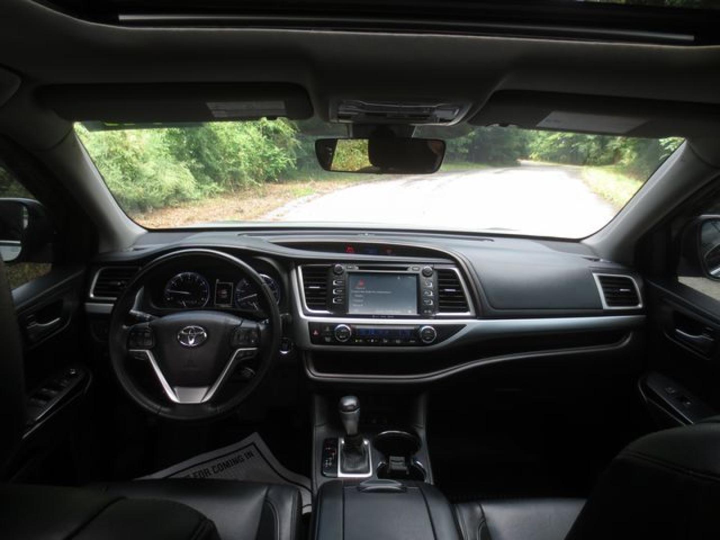 2017 Silver /Black Toyota Highlander XLE (5TDJZRFH5HS) with an 3.5L V6 DOHC 24V engine, Automatic transmission, located at 270 US Route 6, Mahopac, NY, 10541, (845) 621-0895, 41.349022, -73.755280- Photo#7