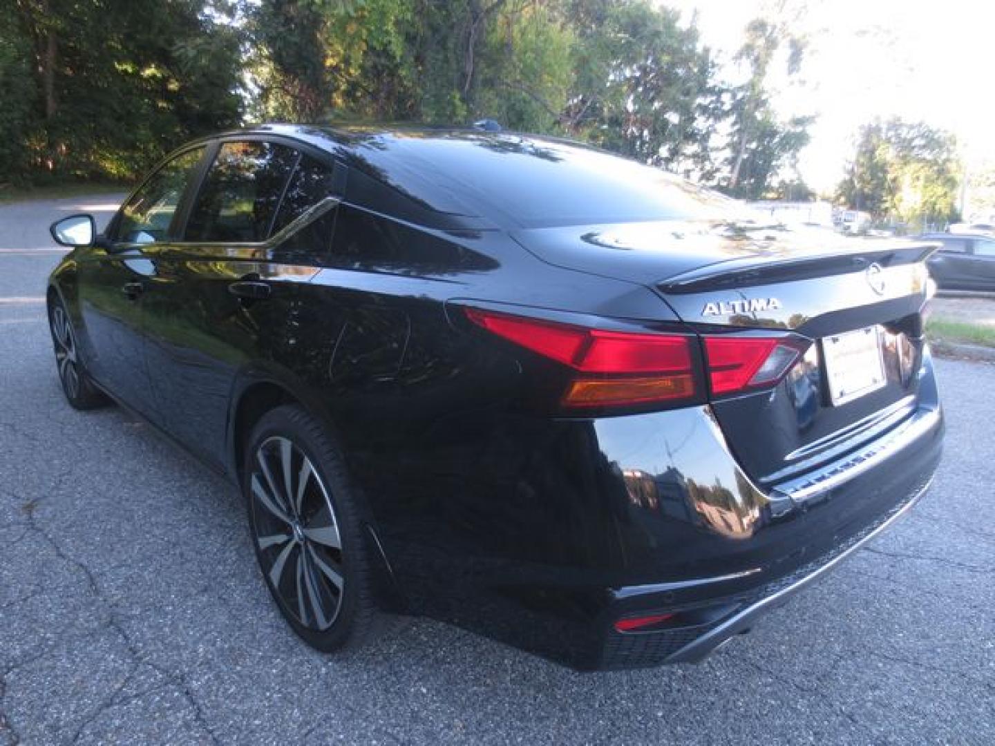 2021 Black /Black Nissan Altima SR (1N4BL4CW9MN) with an 2.5L L4 DOHC 16V engine, Automatic transmission, located at 270 US Route 6, Mahopac, NY, 10541, (845) 621-0895, 41.349022, -73.755280- Photo#4
