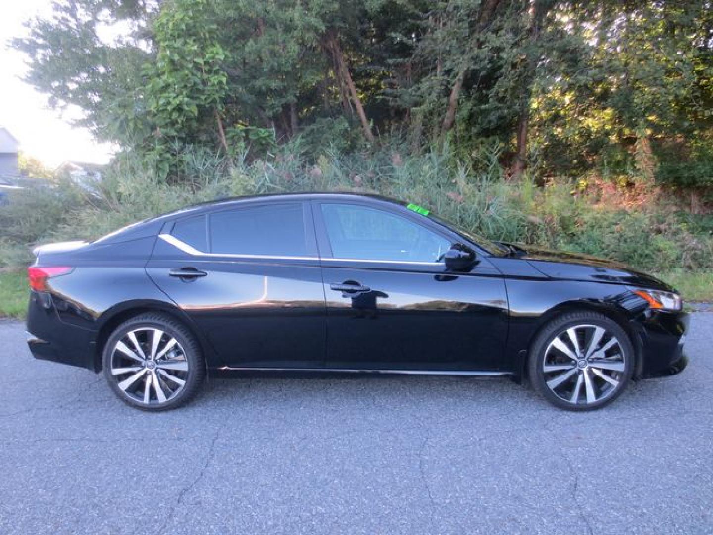 2021 Black /Black Nissan Altima SR (1N4BL4CW9MN) with an 2.5L L4 DOHC 16V engine, Automatic transmission, located at 270 US Route 6, Mahopac, NY, 10541, (845) 621-0895, 41.349022, -73.755280- Photo#10