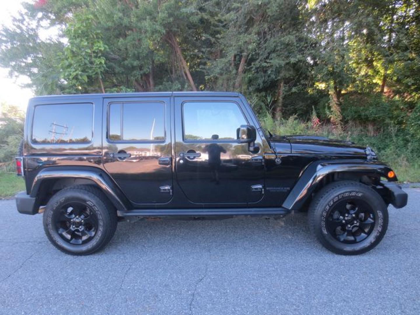2015 Black /Black Jeep Wrangler Unlimited Altitude (1C4BJWEGXFL) with an 3.6L V6 DOHC 24V FFV engine, Automatic transmission, located at 270 US Route 6, Mahopac, NY, 10541, (845) 621-0895, 41.349022, -73.755280- Photo#9