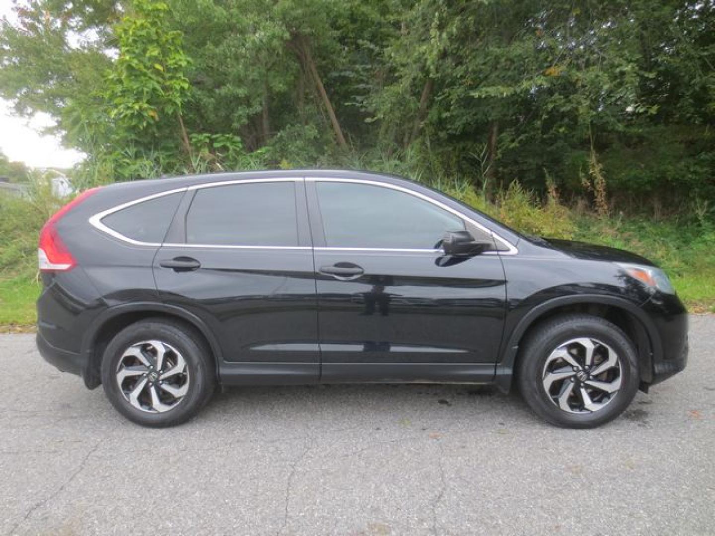 2014 Black /Black Honda CR-V LX (3CZRM3H3XEG) with an 2.4L L4 DOHC 16V engine, Automatic transmission, located at 270 US Route 6, Mahopac, NY, 10541, (845) 621-0895, 41.349022, -73.755280- Photo#10