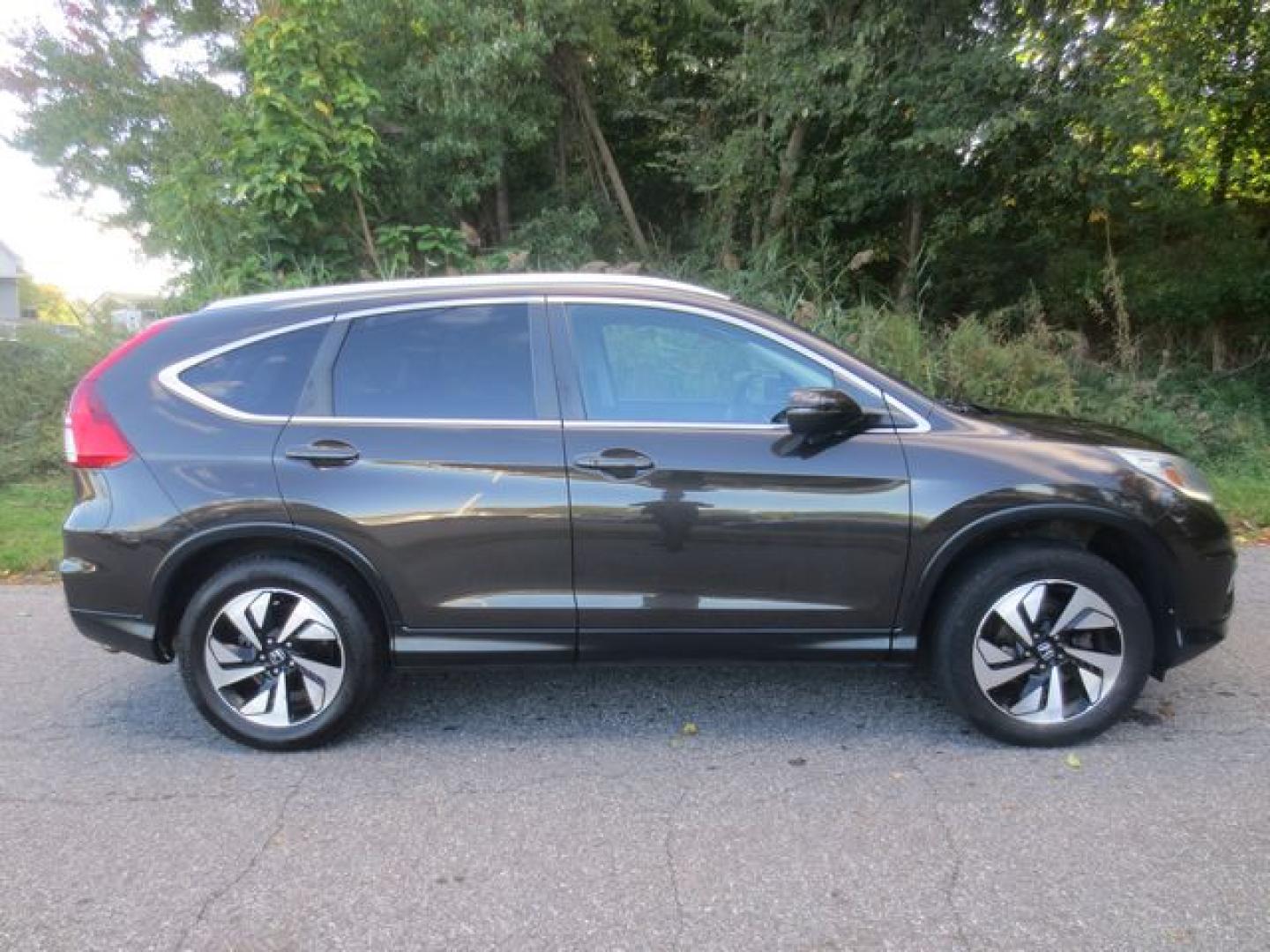 2016 Brown /Black Honda CR-V Touring (5J6RM4H97GL) with an 2.4L L4 DOHC 16V engine, Automatic transmission, located at 270 US Route 6, Mahopac, NY, 10541, (845) 621-0895, 41.349022, -73.755280- Photo#11
