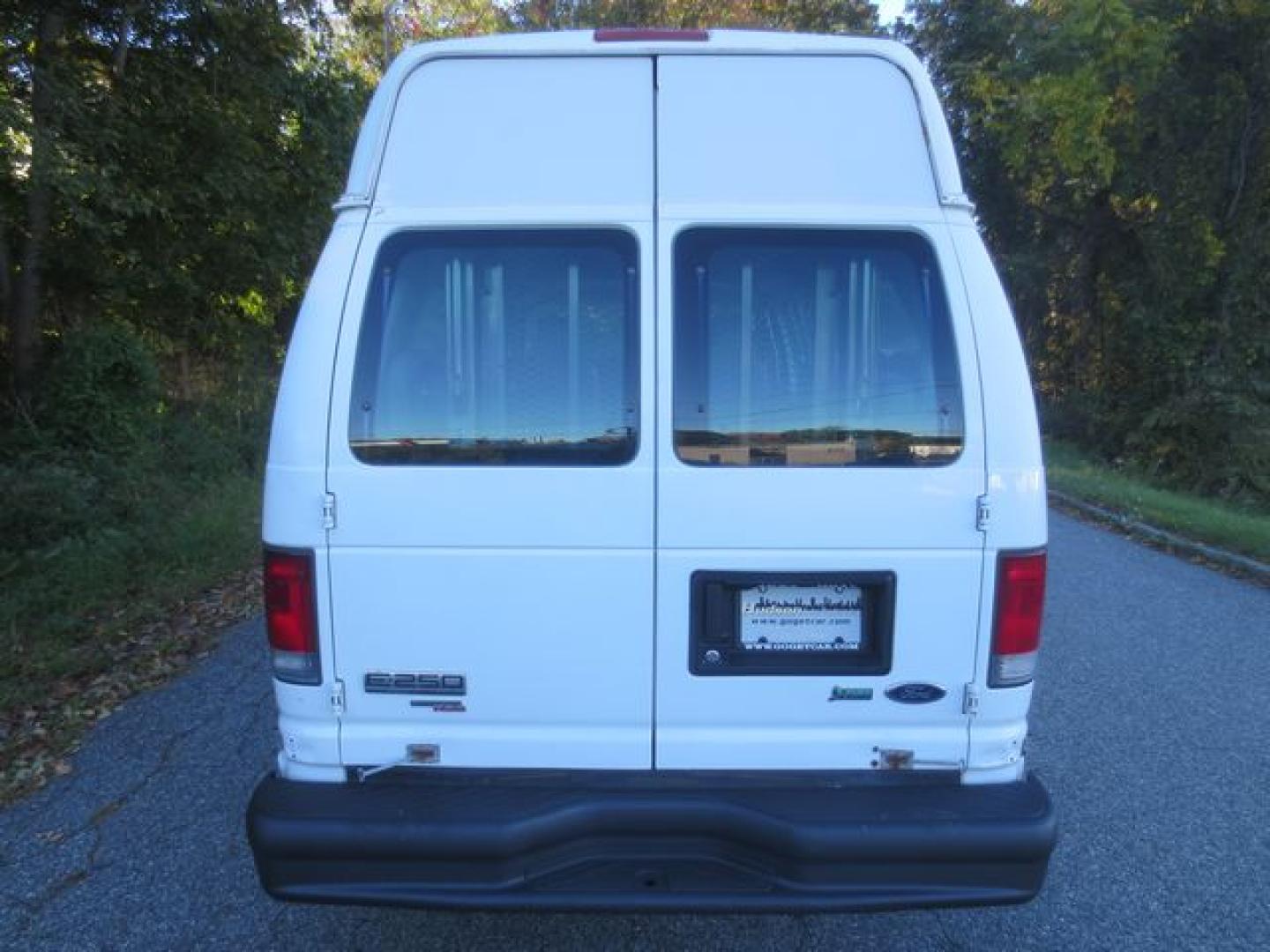 2012 White /Gray Ford E-Series Van E-250 Extended (1FTNS2EW7CD) with an 4.6L V8 SOHC 16V engine, 4-Speed Automatic transmission, located at 270 US Route 6, Mahopac, NY, 10541, (845) 621-0895, 41.349022, -73.755280- Photo#5
