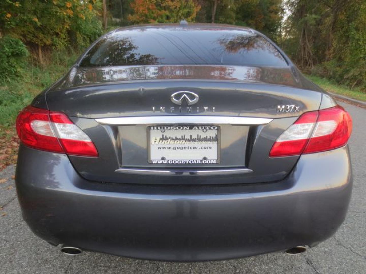 2011 Gray /Black Infiniti M M37x (JN1BY1AR6BM) with an 3.7L V6 DOHC 24V engine, Automatic transmission, located at 270 US Route 6, Mahopac, NY, 10541, (845) 621-0895, 41.349022, -73.755280- Photo#5
