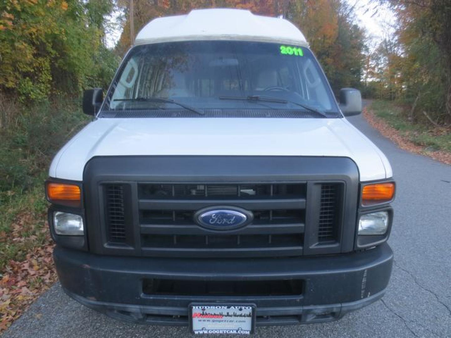 2011 White /Gray Ford E-Series Van E-250 Extended (1FTNS2EW1BD) with an 4.6L V8 SOHC 16V engine, Automatic transmission, located at 270 US Route 6, Mahopac, NY, 10541, (845) 621-0895, 41.349022, -73.755280- Photo#2