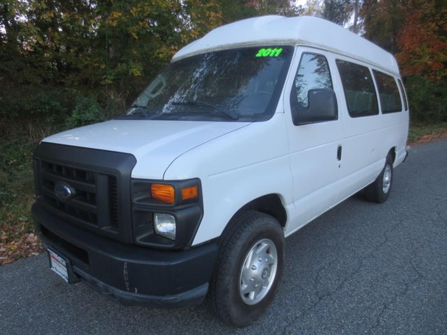 2011 White /Gray Ford E-Series Van E-250 Extended (1FTNS2EW1BD) with an 4.6L V8 SOHC 16V engine, Automatic transmission, located at 270 US Route 6, Mahopac, NY, 10541, (845) 621-0895, 41.349022, -73.755280- Photo#0