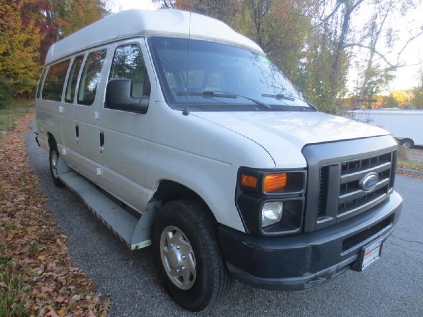 2011 White /Gray Ford E-Series Van E-250 Extended (1FTNS2EW1BD) with an 4.6L V8 SOHC 16V engine, Automatic transmission, located at 270 US Route 6, Mahopac, NY, 10541, (845) 621-0895, 41.349022, -73.755280- Photo#1