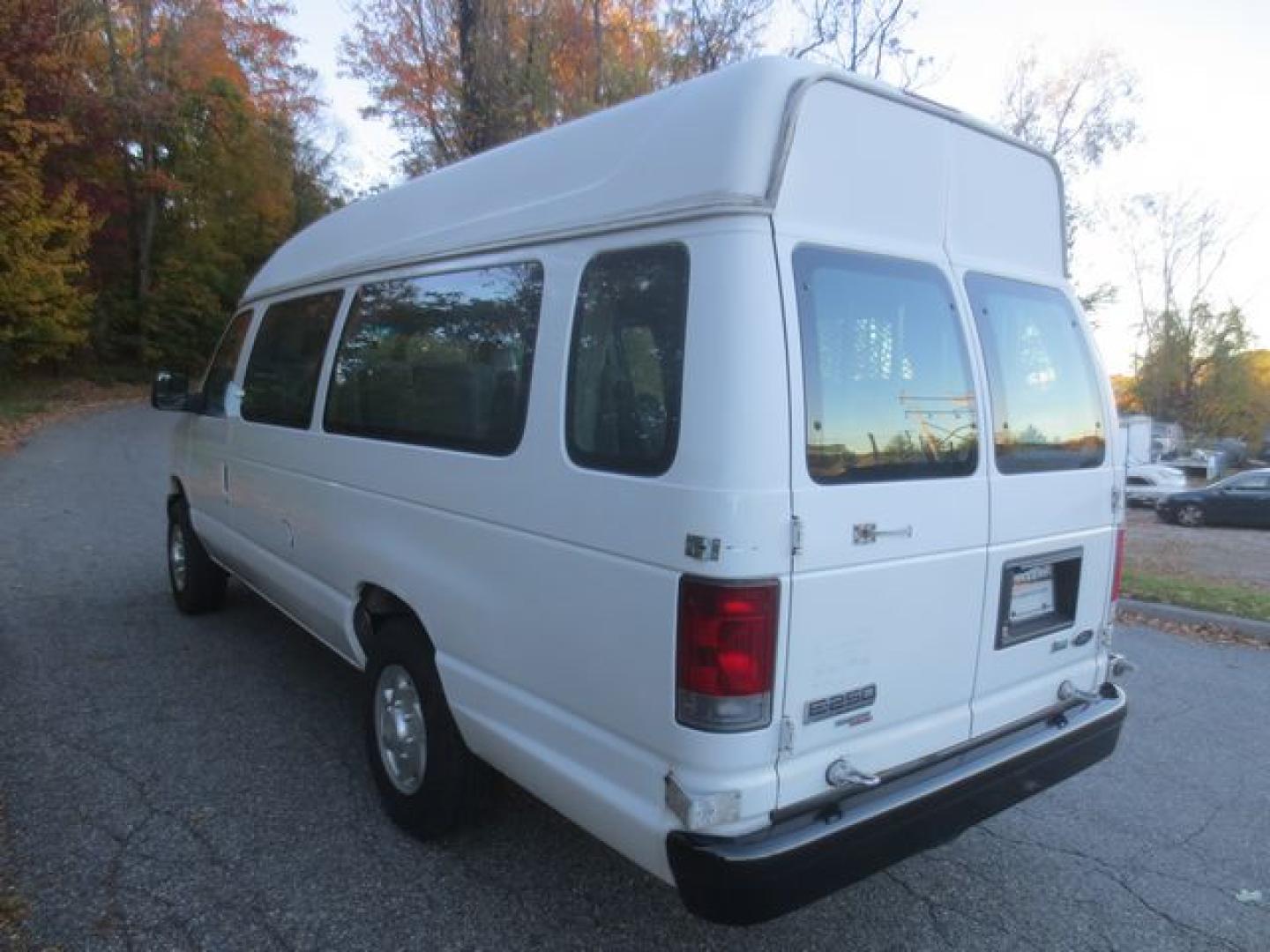 2011 White /Gray Ford E-Series Van E-250 Extended (1FTNS2EW1BD) with an 4.6L V8 SOHC 16V engine, Automatic transmission, located at 270 US Route 6, Mahopac, NY, 10541, (845) 621-0895, 41.349022, -73.755280- Photo#4